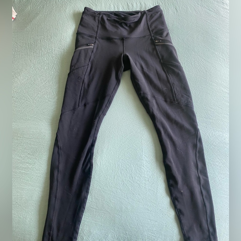 Black Lululemon leggings with pockets